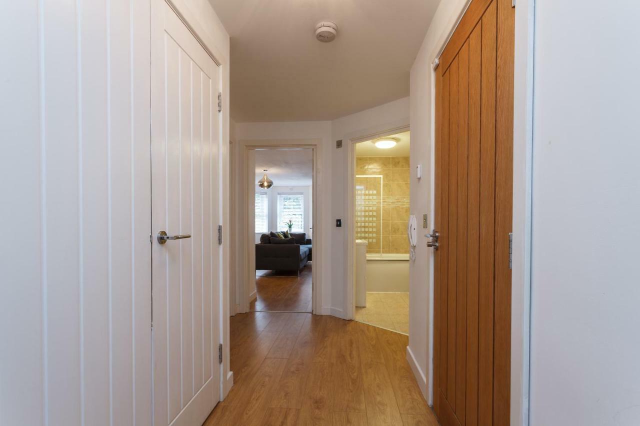 Stunning Contemporary Apartment - Free Parking - 5 Minute Walk To The Beach - Great Location - Fast Wifi - Smart Tv With Netflix Included - Contractor Friendly - Perfect For Short And Long Stays Bournemouth Exterior foto