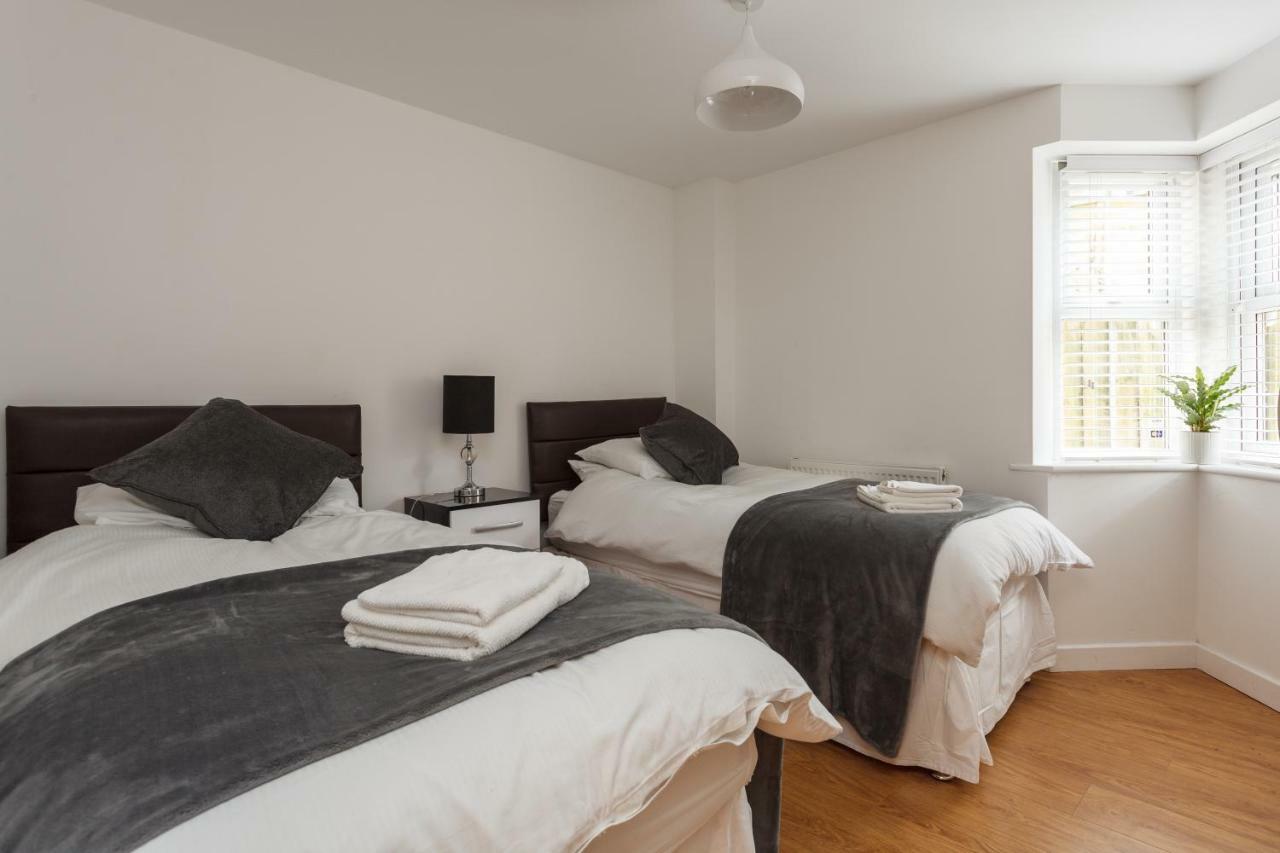 Stunning Contemporary Apartment - Free Parking - 5 Minute Walk To The Beach - Great Location - Fast Wifi - Smart Tv With Netflix Included - Contractor Friendly - Perfect For Short And Long Stays Bournemouth Exterior foto