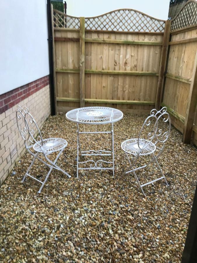 Stunning Contemporary Apartment - Free Parking - 5 Minute Walk To The Beach - Great Location - Fast Wifi - Smart Tv With Netflix Included - Contractor Friendly - Perfect For Short And Long Stays Bournemouth Exterior foto